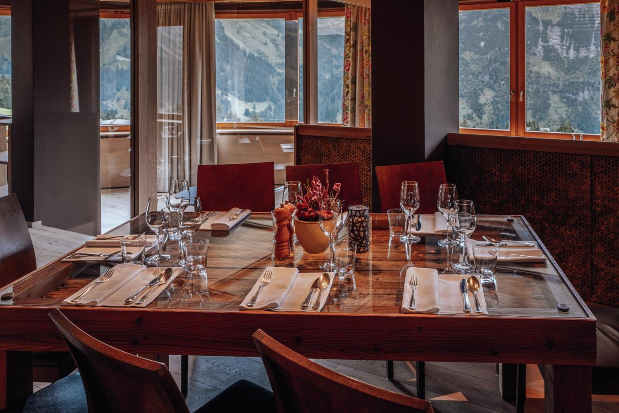 Hotel Goldener Berg Lech am Arlberg Exterior foto